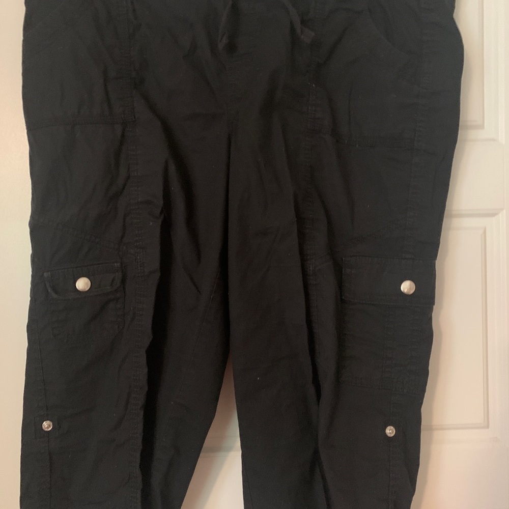 Black comfort waist capris